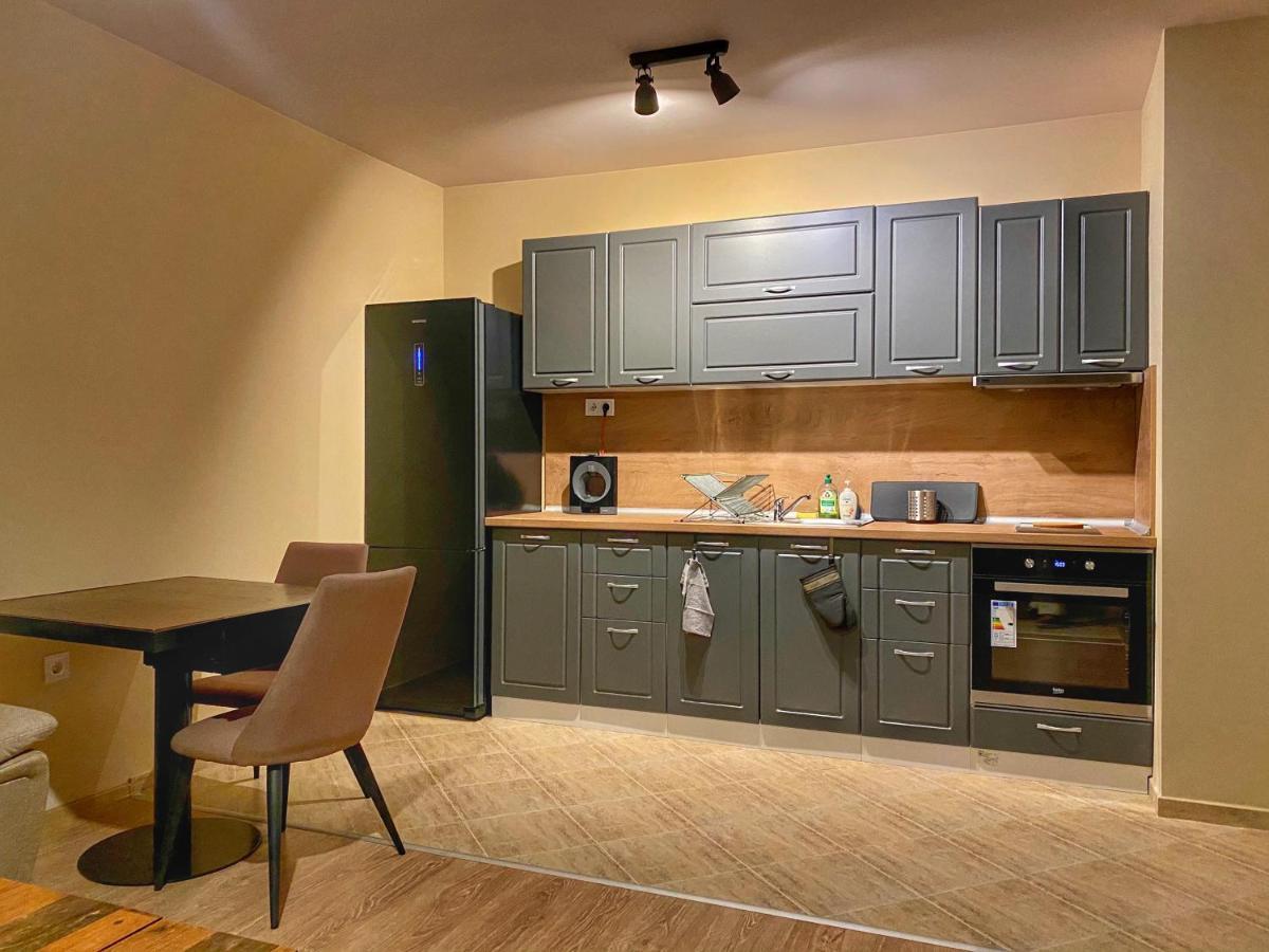 Stylish Urban Apart New 2021 Close To The Beach Varna Exterior photo
